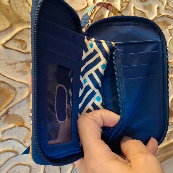 New Vera Bradley Quilted Summer Cottage Zip Around Wristlet Wallet. - Picture 9 of 11